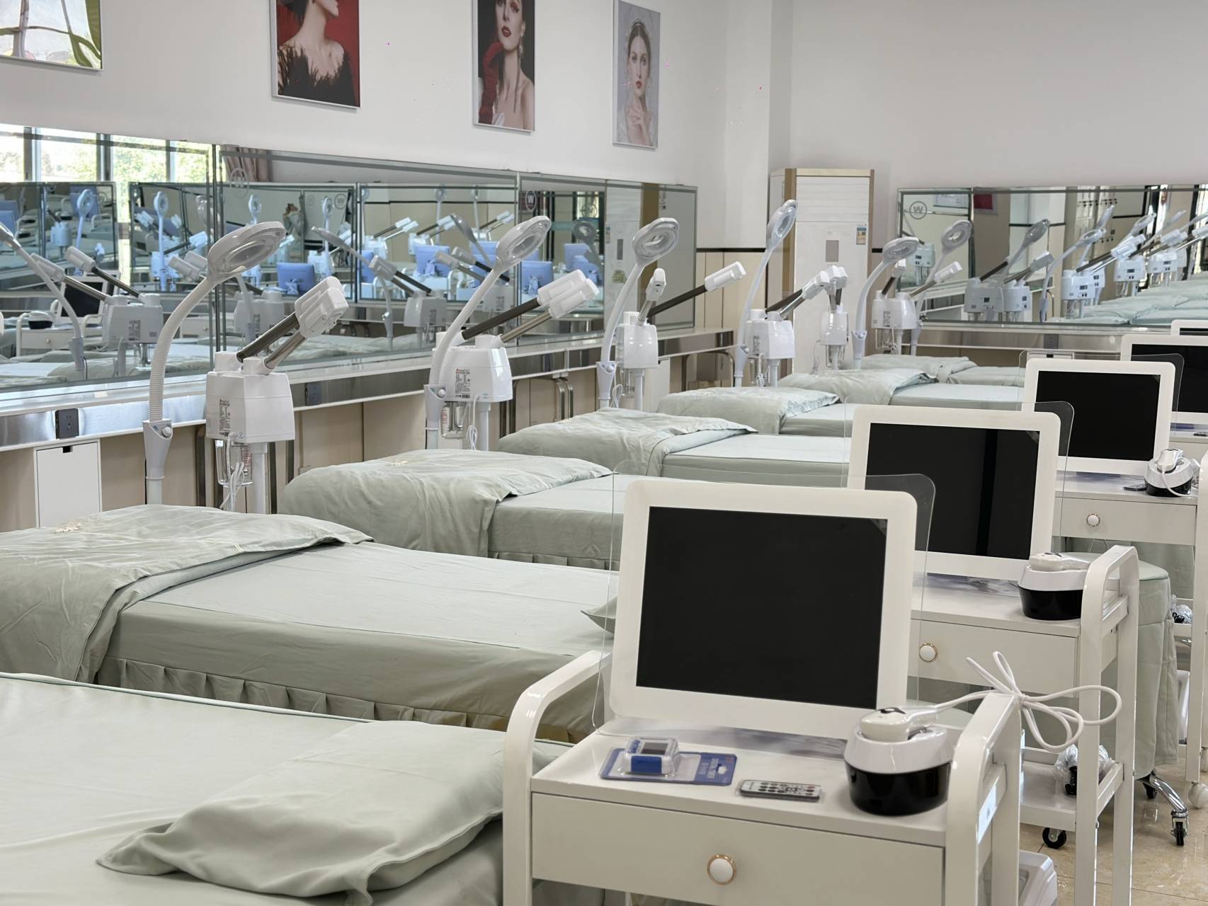 學化妝與古代化妝培訓：行業解析與廣州萬通美業學校推薦