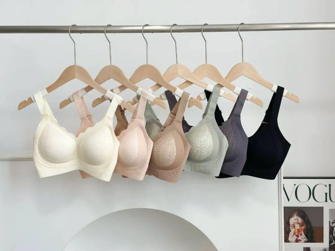 平價內衣的神，適合秋冬的內衣長這樣