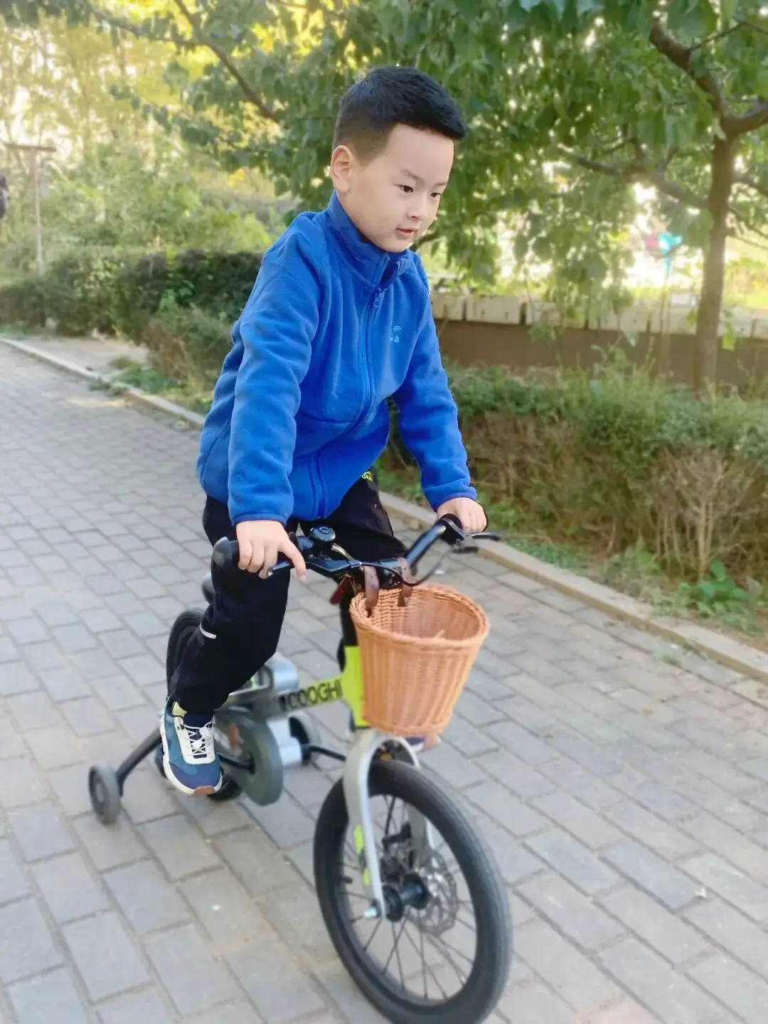 穿得少，卻很暖！會「發熱」還排汗好的保暖內衣，真的香