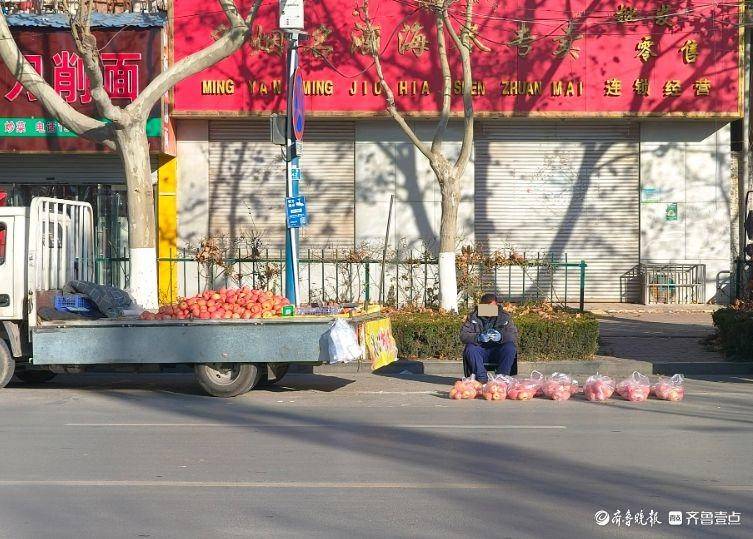 情報站·隨手拍|濟南濟陽實驗小學周邊商販佔道，交通擁堵成難題