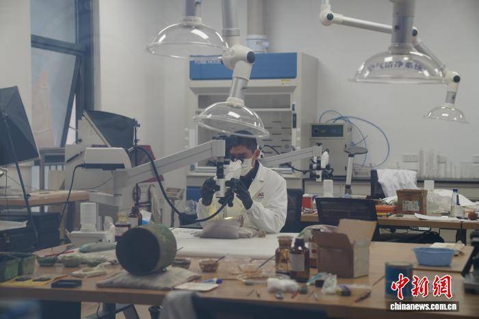 科技“診脈”匠心“續命” 廣西博物館揭秘文物“復活”術