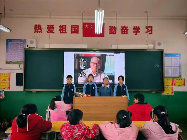 濟源：軹城中王小學用童聲頌巨匠 讓薪火永相傳