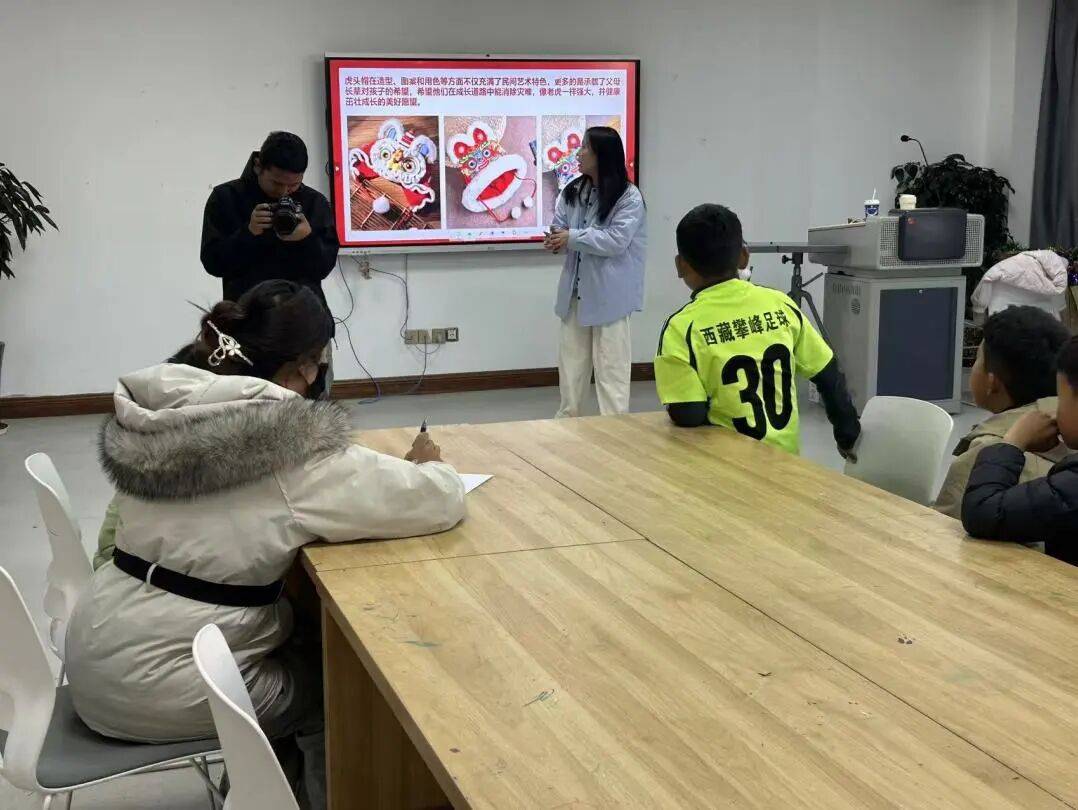 西藏拉薩市圖書館舉辦親子手工主題活動