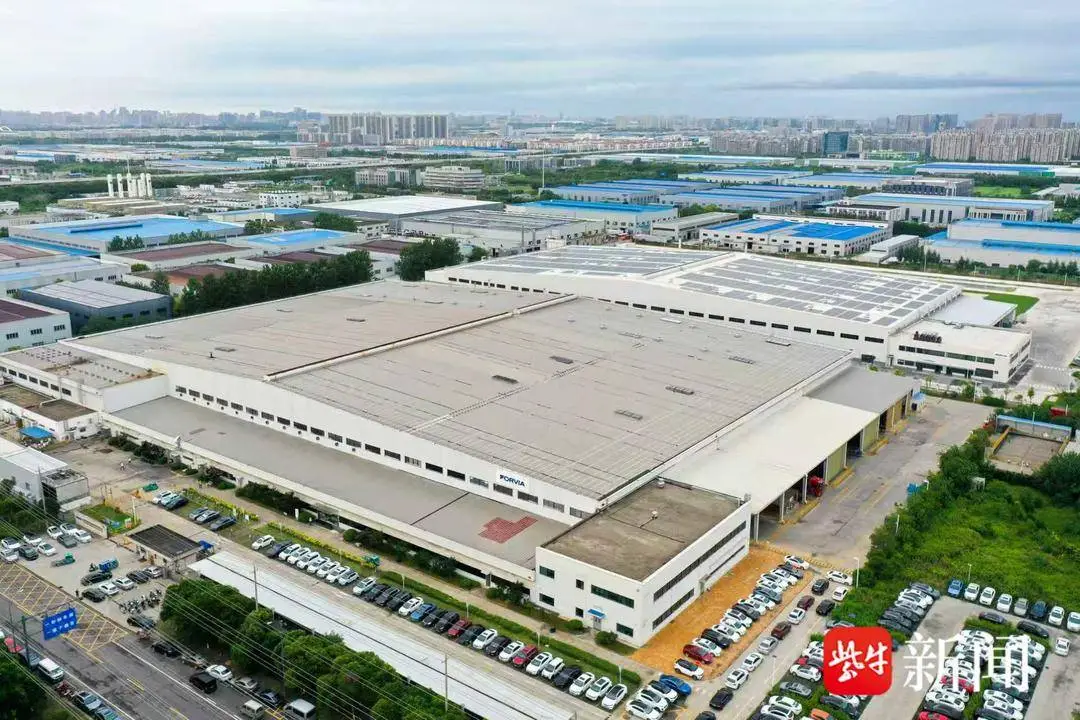 全球汽車座椅領域首座“燈塔工廠”，佛吉亞（鹽城）公司舉行“燈塔工廠”點亮活動