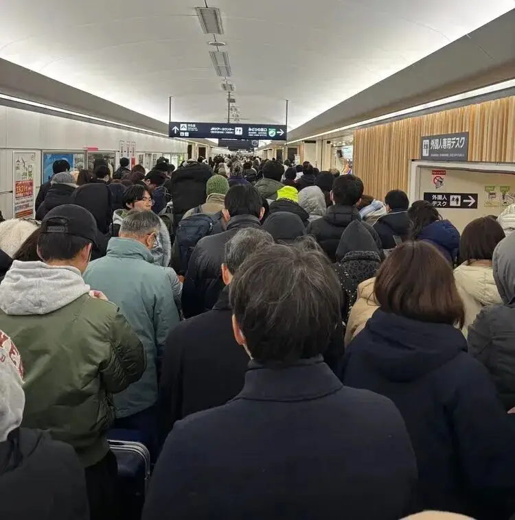 航班大量取消！超市貨架拿空！不少中國網友發文稱滯留日本，“簡直是災難”……
