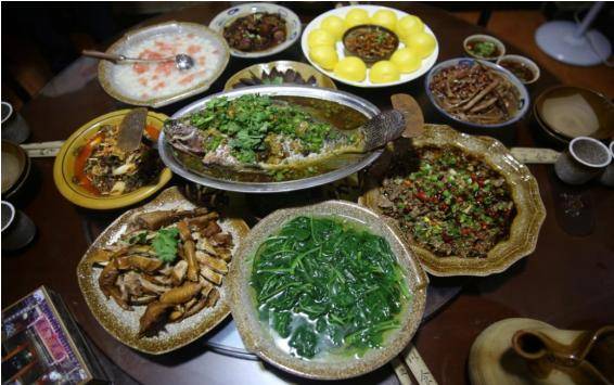 花海配美食，奔跑更帶勁 | 2026曲靖羅平花海馬拉松美食攻略，請查收！