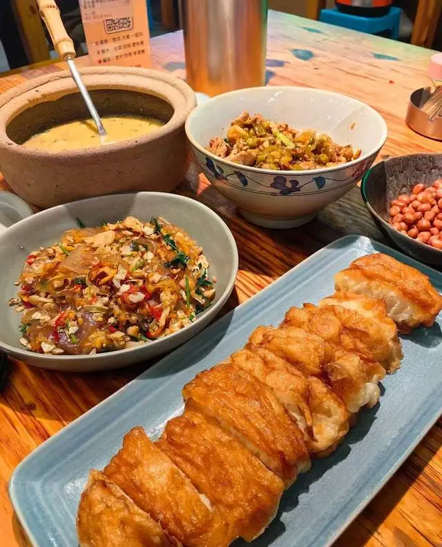 長沙吃美食，跟著本地人打卡特色下飯小店！