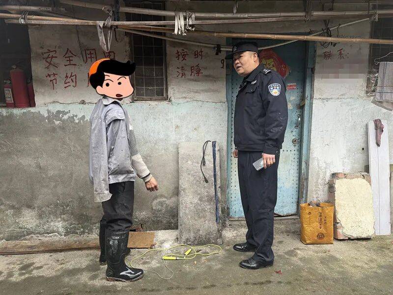 海鹽一超市門口的快遞包裹連續被盜，小偷落網！