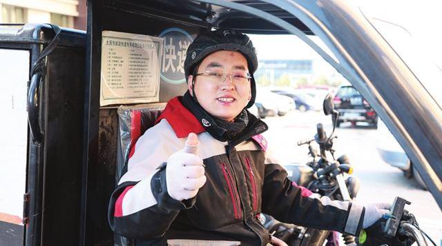 【新春走基層】快遞小哥把年味送進千家萬戶