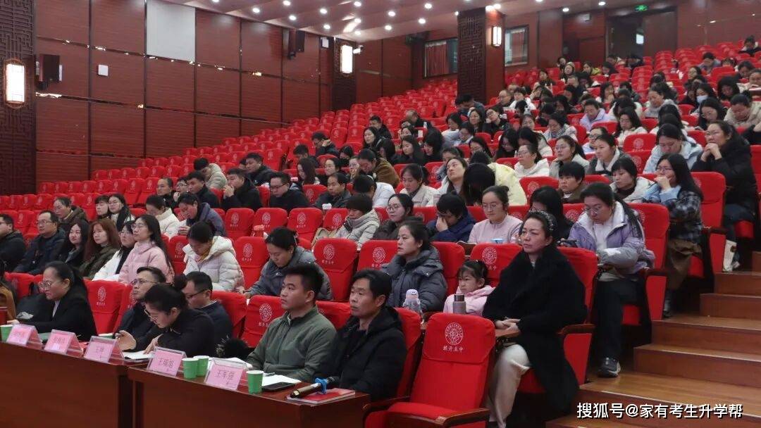 鄭州經濟技術開發區八一中學教研科研，深耕課堂改革，賦能師生成長