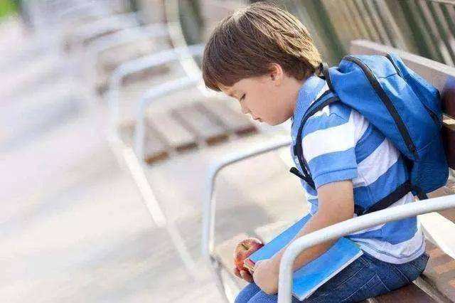 原創好的教育，父母會一邊示弱，一邊提供情緒價值