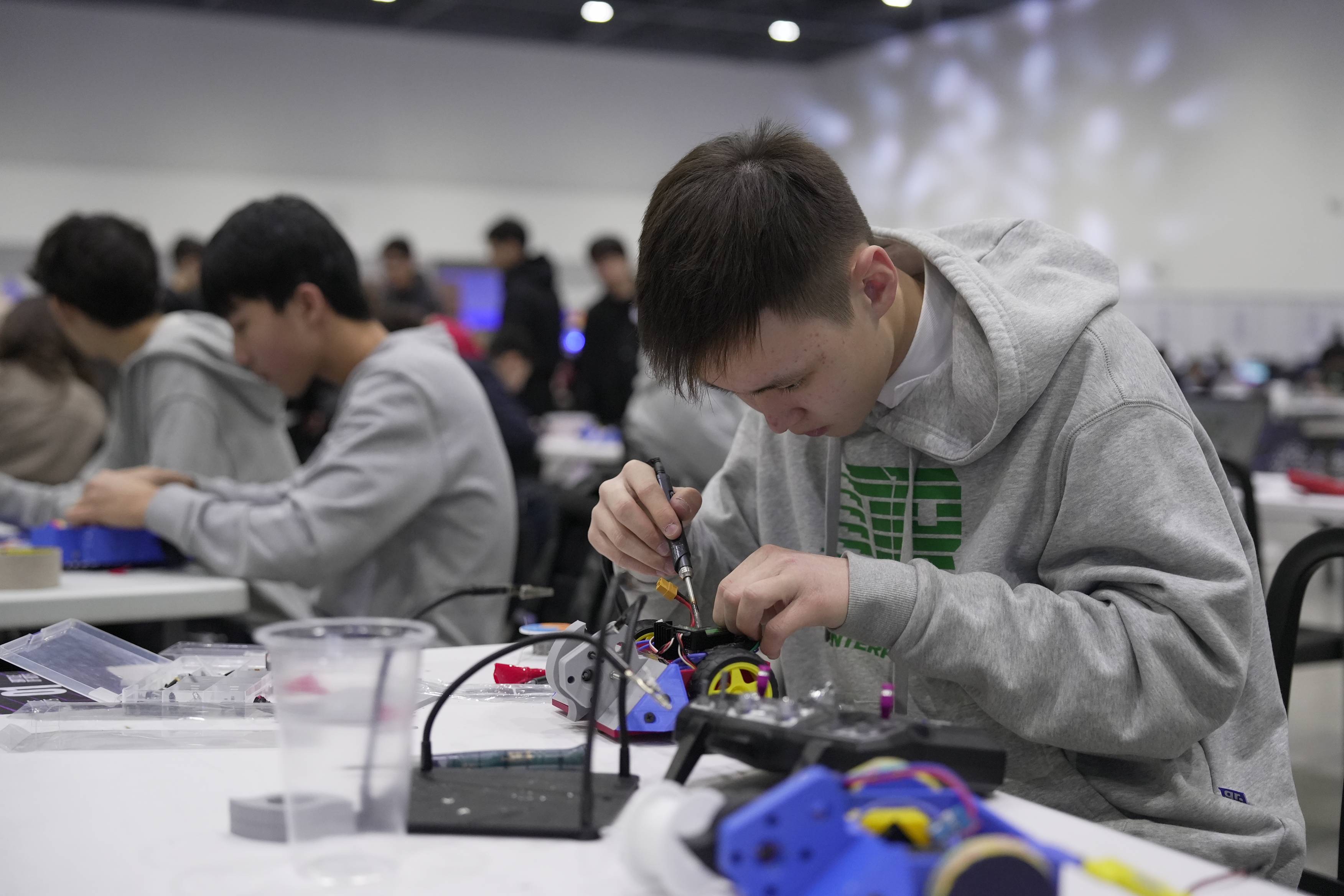 哈薩克舉辦青少年科技節