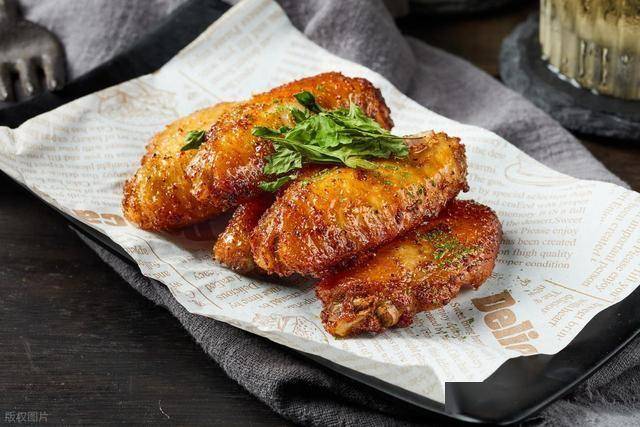 原創家常口蘑蒸雞翅：鮮香滑嫩的養生私房菜譜