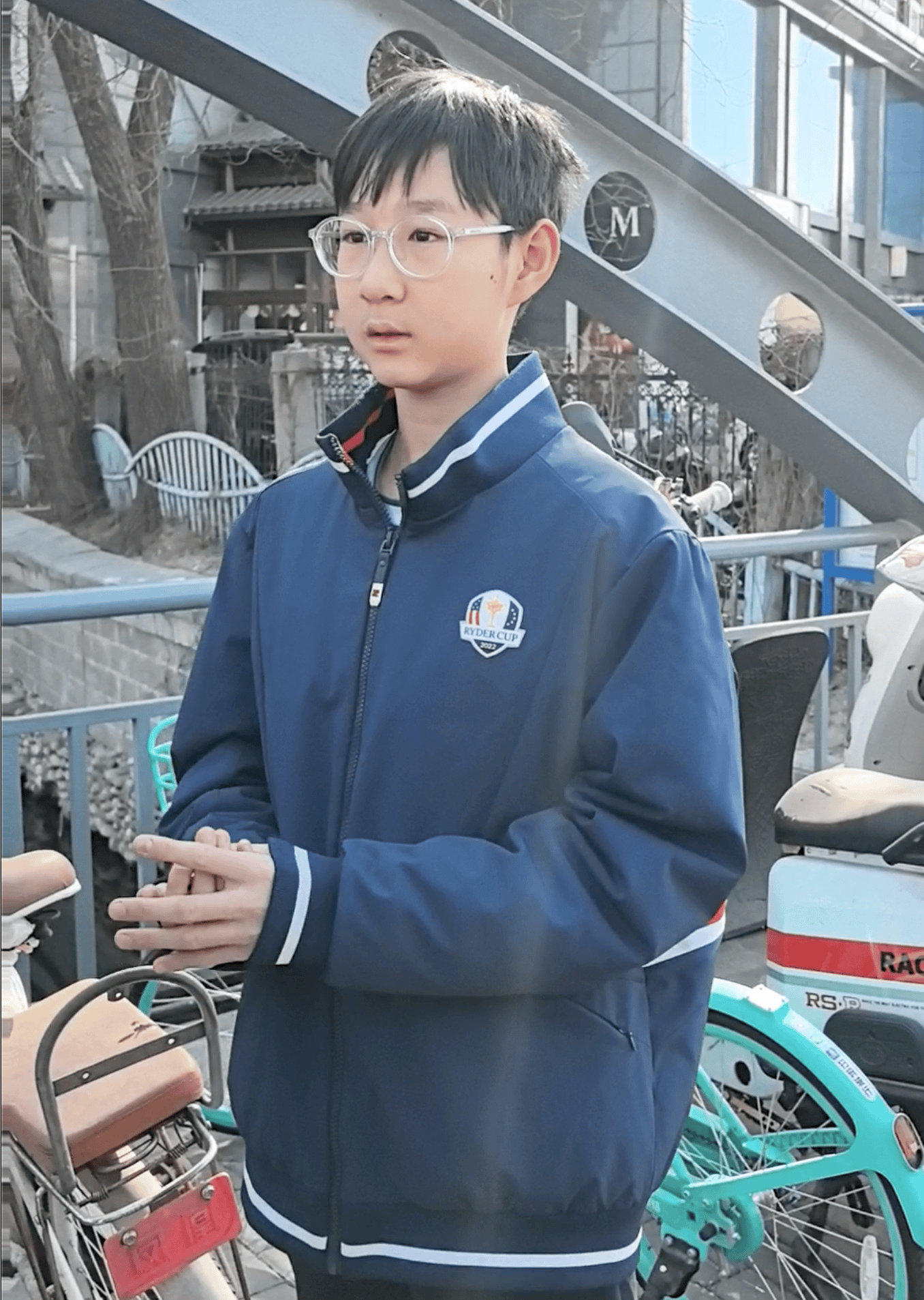 小哥跳河救人，報警的是一名六年級小學生