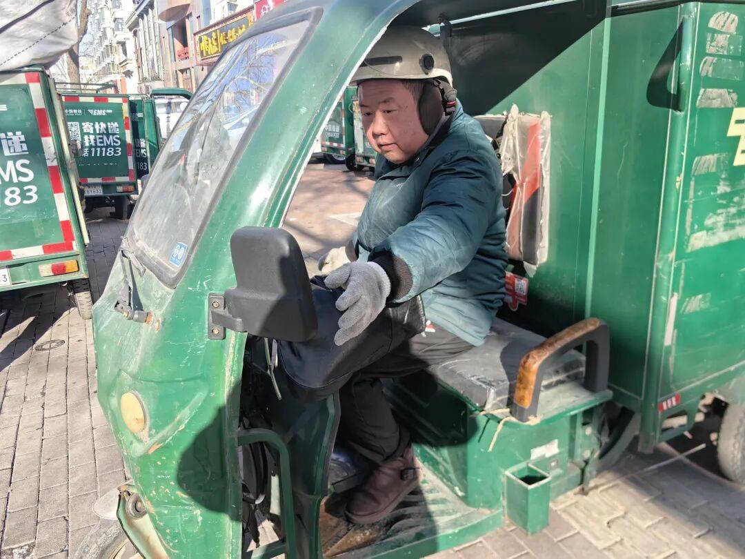 【2026新春走基層】凌晨5點起床，深夜10點回家｜快遞小哥王飛：我送的不只是快遞，更是新春裡的安心