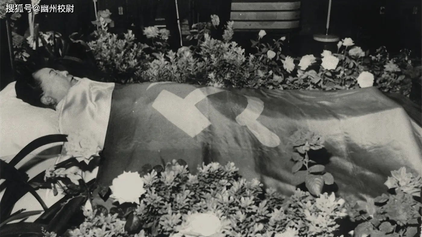 原建立國後我國舉行的6次國葬，其中一位是女性，他們分別是誰？