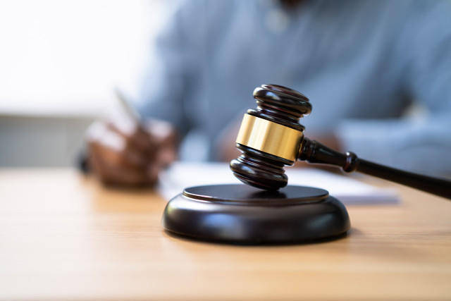 多年後重逢 小學同學虛構“富二代”身份騙走老同學114萬 一審獲刑10年9個月