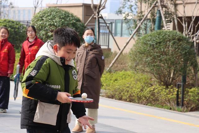 鄭州這所小學將開學前的收心會開在了社羣裡……