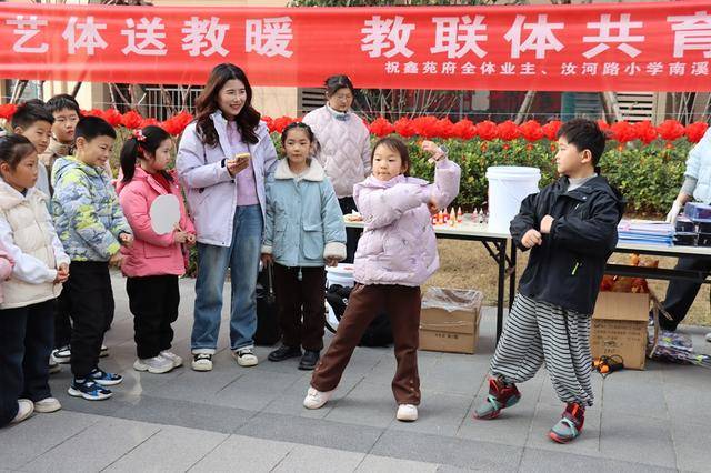 鄭州這所小學將開學前的收心會開在了社羣裡……