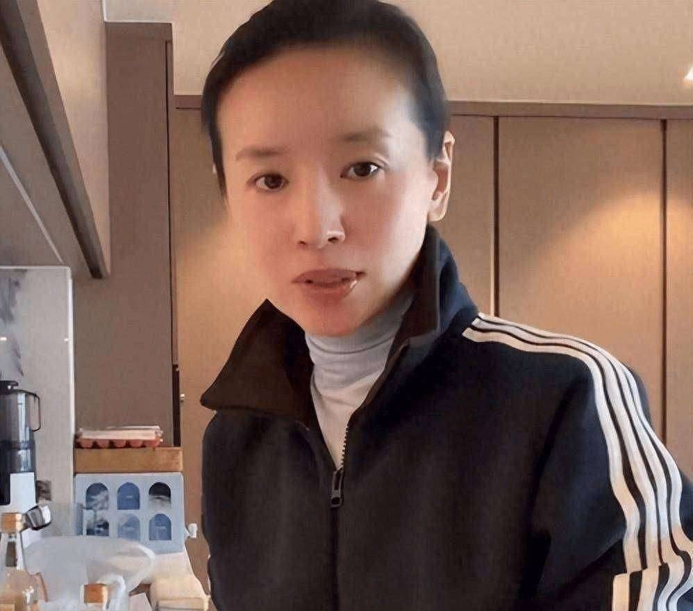 原創董潔曬大連別墅，裝修老舊，養雞鴨很愜意，長老年斑自嘲沒人認