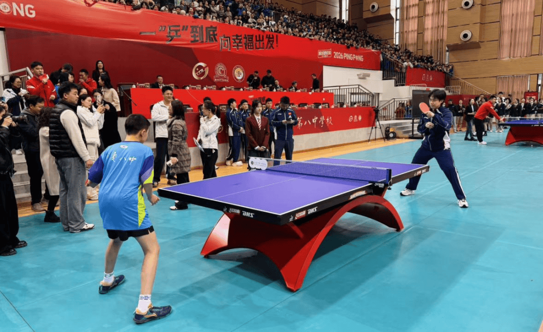 國乒隊員走進重慶市兩所中學互動交流