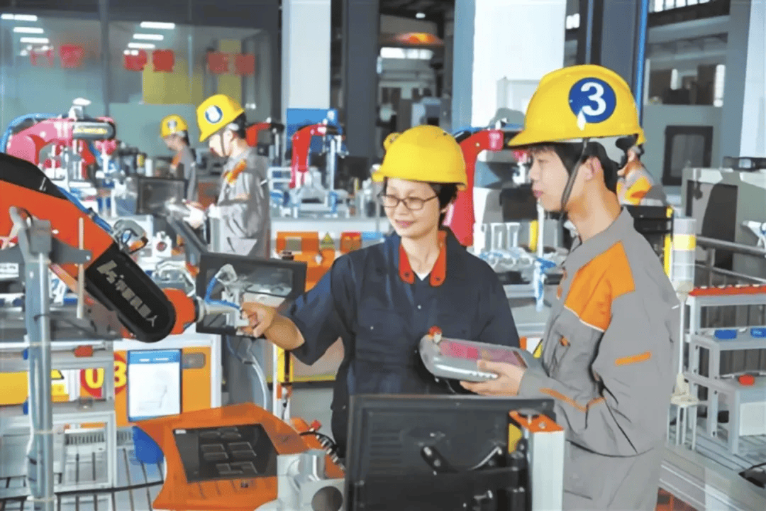 原創兩會釋放一個關鍵資訊：職業教育正從“教育問題”，變成“就業問題”