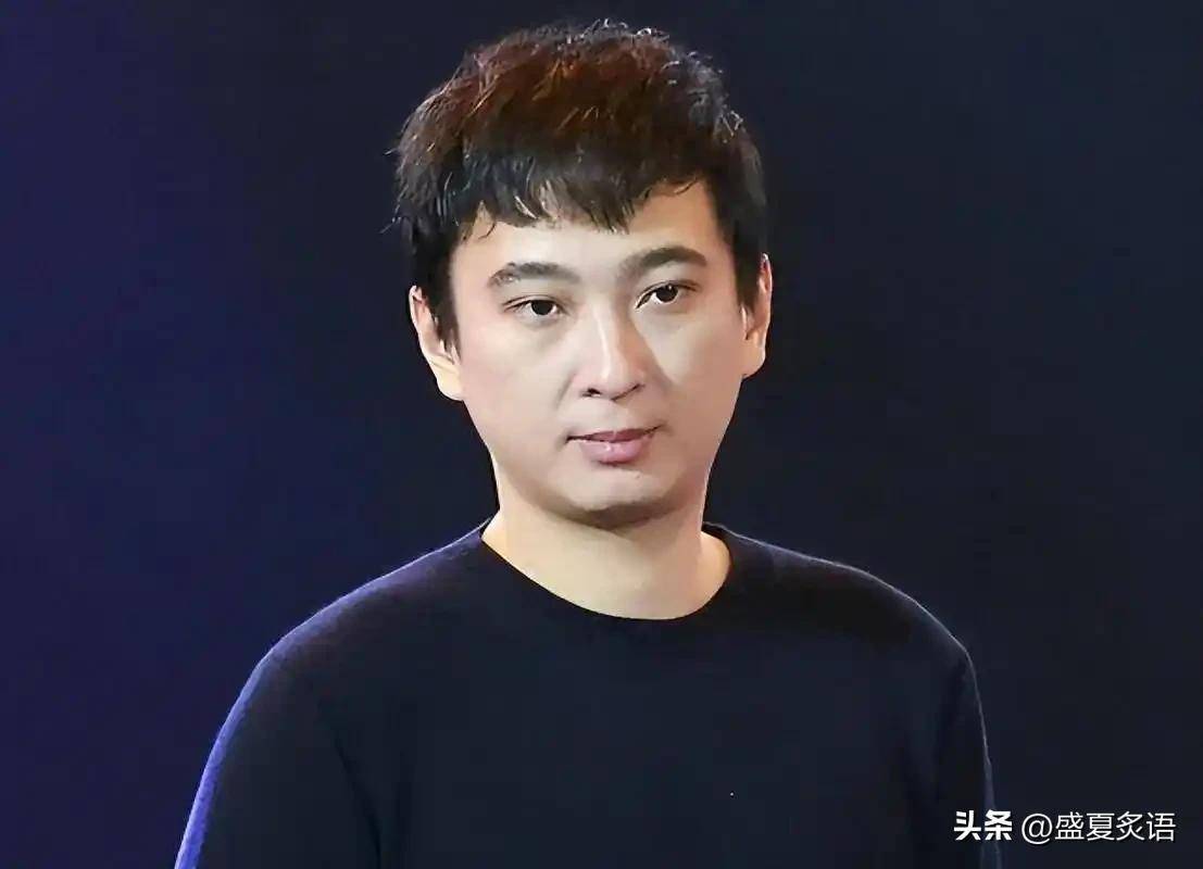 原創裝不下去了？王思聰左手送珠寶，右手變賣房產，對女友懶懶很寵溺