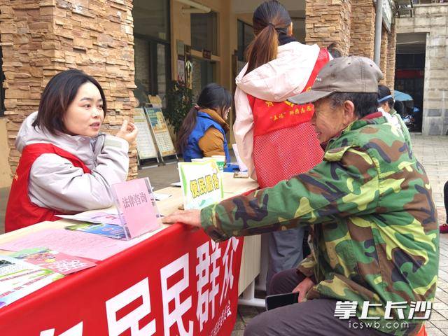 原創社羣（村）法律顧問學雷鋒，志願服務暖基層