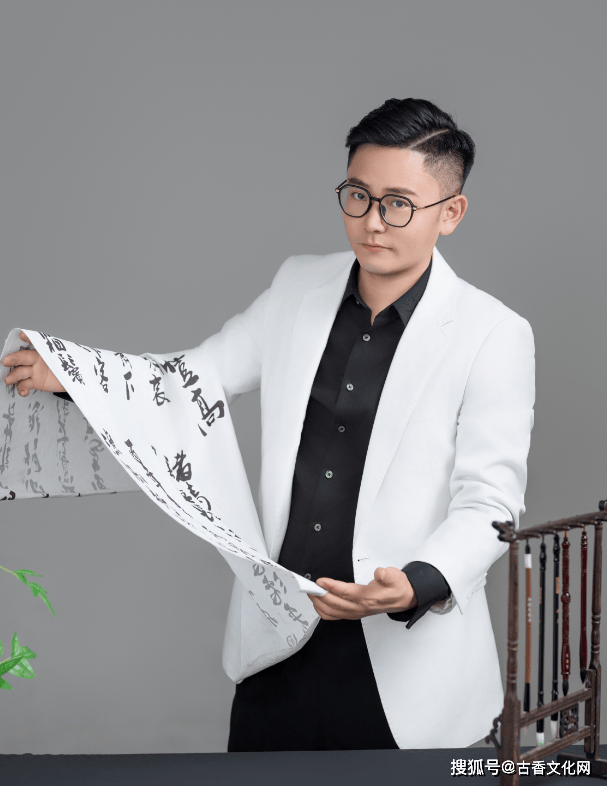 “以顏立骨，以魏取勢”——餘觀水大字書法探索