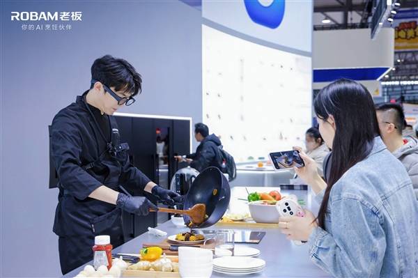老闆電器釋出全球首款AI烹飪眼鏡：有了它能讓你秒變大廚的節奏