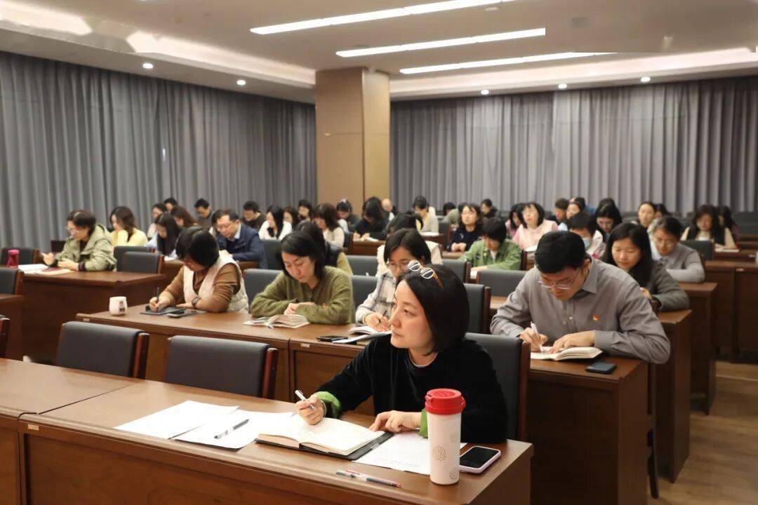 人民社黨總支召開樹立和踐行正確政績觀學習教育動員大會