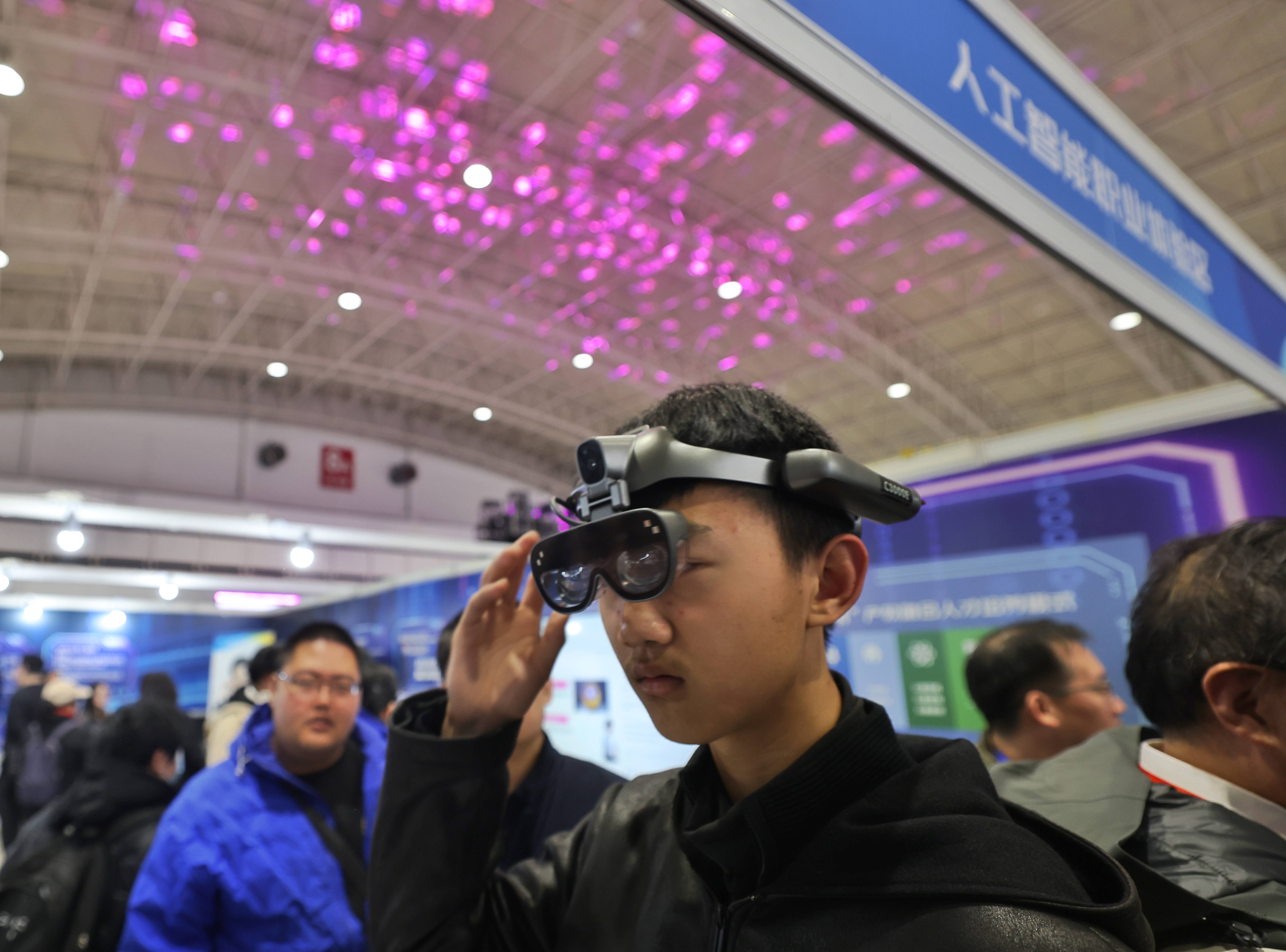 北京節後首場大型招聘會火爆，AI含量有點高