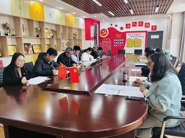 鄭州高新區蓮花街小學黨支部召開組織生活會並民主評議黨員