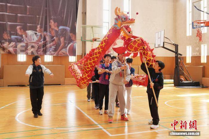 香港師生代表走進北京市豐臺區怡海中學交流體育與非遺
