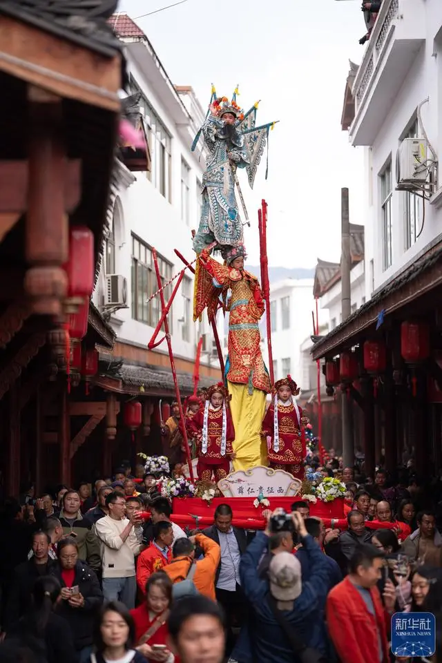 “空中戲劇”非遺巡遊：流動的民俗盛宴