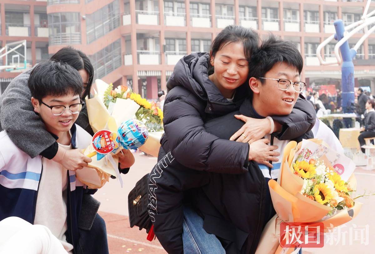 大學中學“同臺共講”，成人禮變身思政大課堂