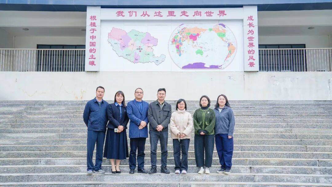 教育部中學校長培訓中心專家團隊蒞臨南陽市第六完全學校調研指導