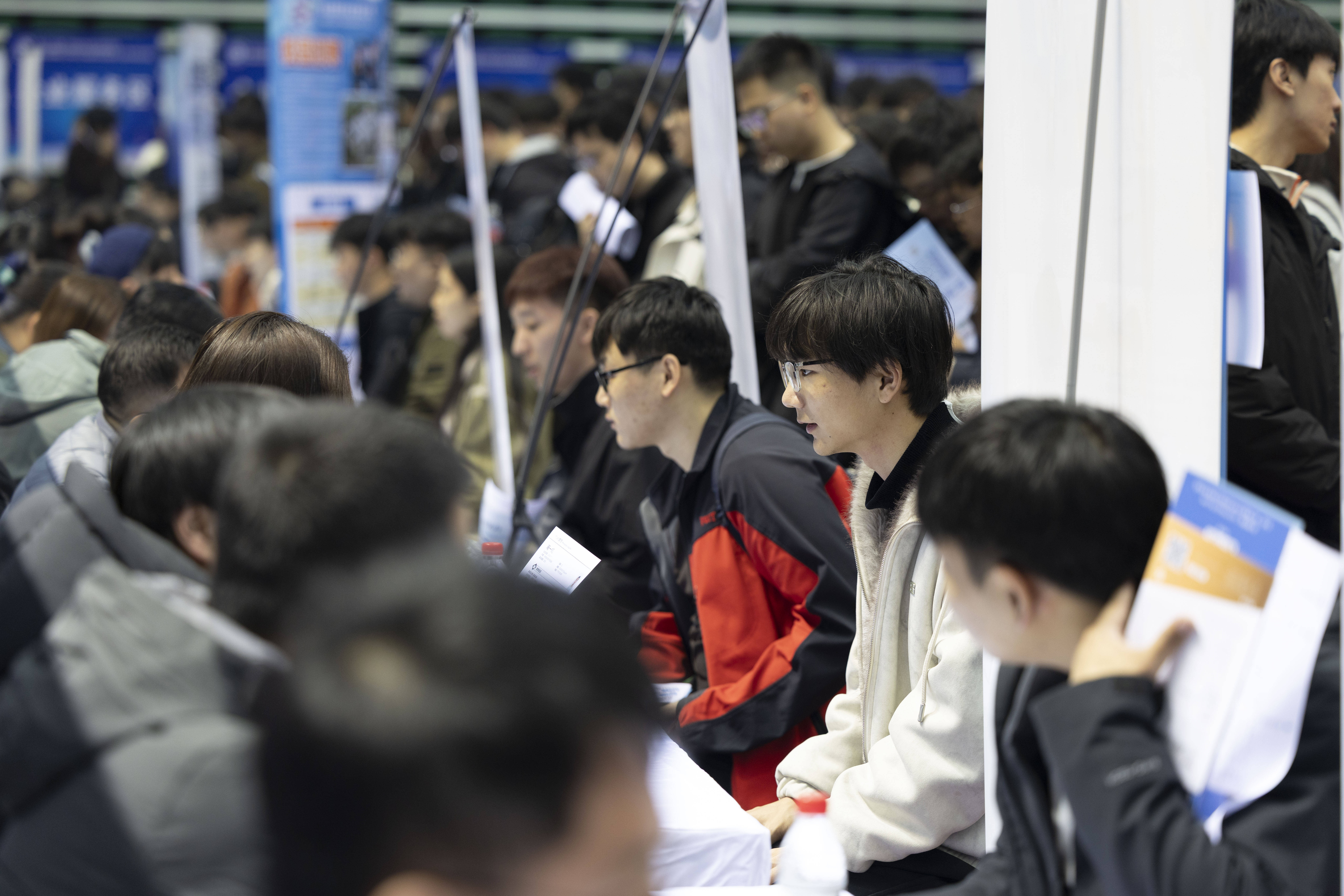 黑龍江省理工類高校專場大型招聘會舉行