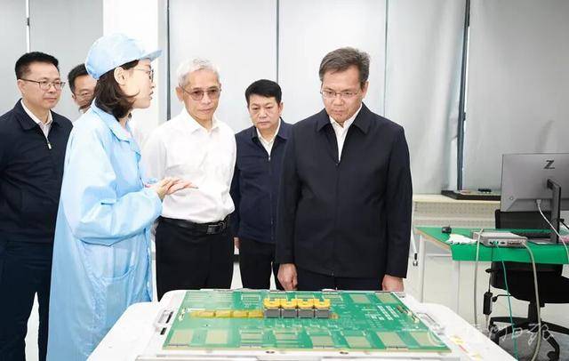 市領導走訪調研電子資訊企業