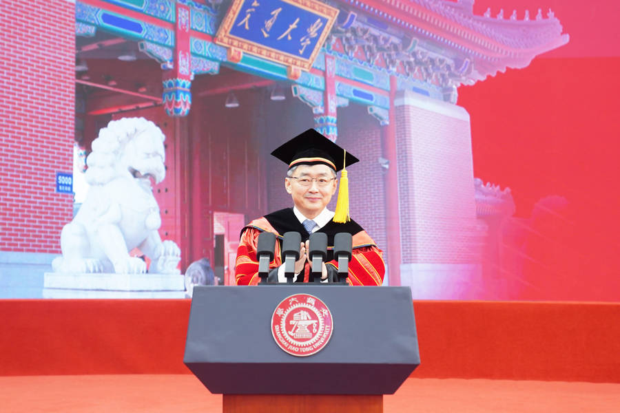 以“知足、知不足、不知足”開啟新徵程，3600餘名上海交大研究生畢業