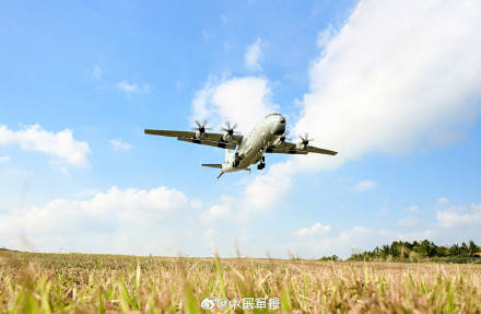 轉存收藏！藍天白雲和戰機太適配了