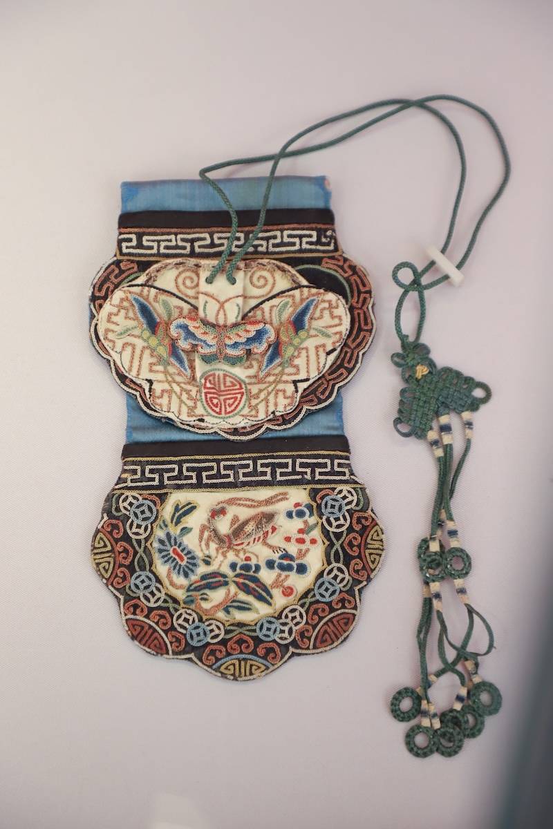 感受盈握之間的荷包與刺繡之美