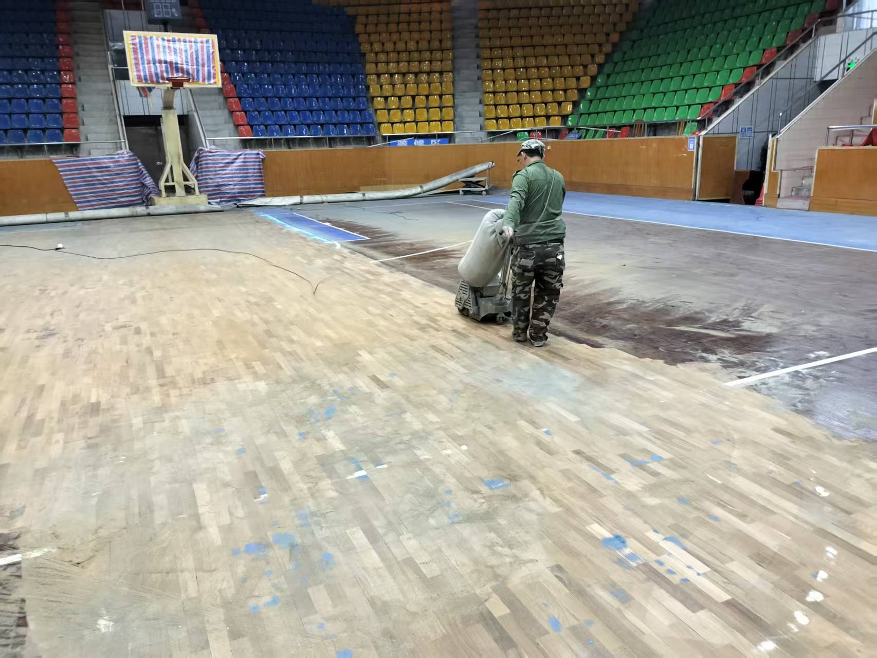 別讓舊地板拖垮球場檔次!專業翻新工藝/赫爍地板