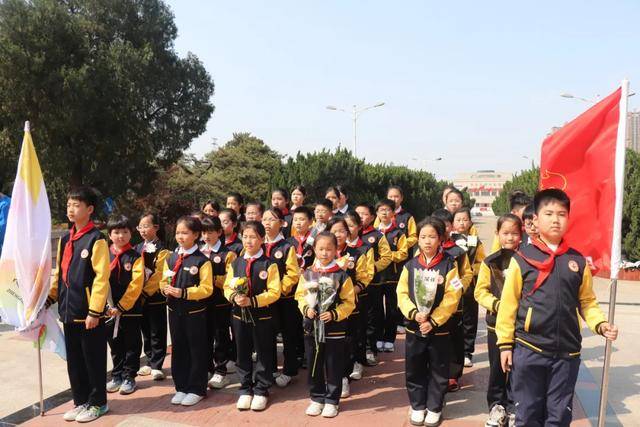 鄭州高新區創新大道小學舉行清明節祭掃活動