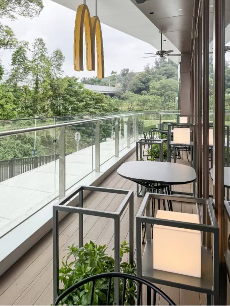 你的舊衣服，正在變成麥當勞、瑞幸的地板、花箱和真金白銀！