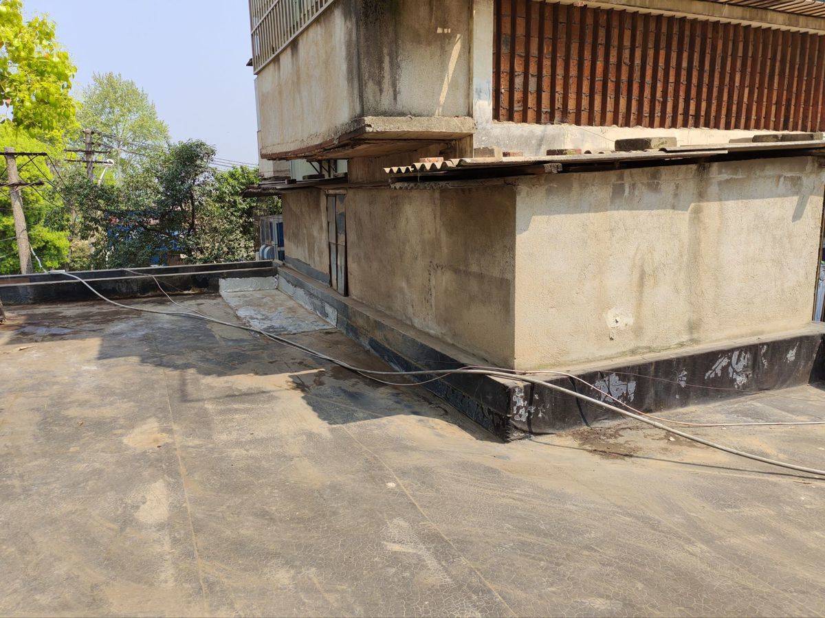 5噸雜物“搬家”，頭頂隱患清零，青山區白玉山街道煥新社羣“天際線”