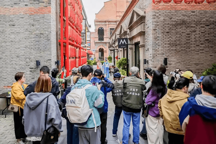 白玉蘭戲劇嘉年華沉浸式演出走進百年弄堂