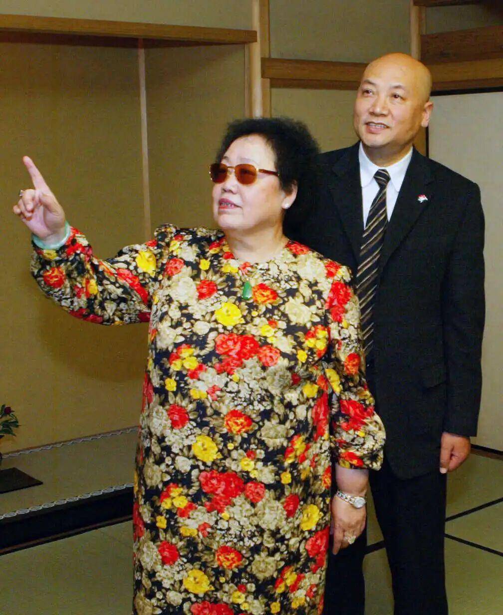 原創陳麗華頂奢收藏，從鴿血紅到天價帝王綠手鐲，都比不上她看家之寶