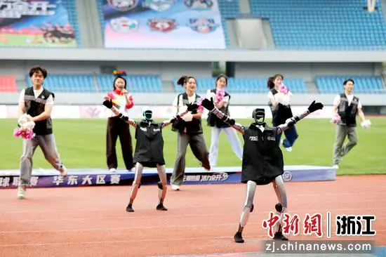 “包郵區”快遞小哥足球賽在浙江杭州上演