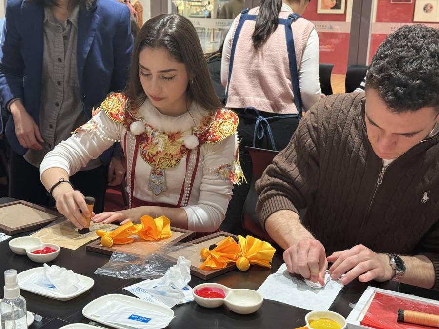 外國留學生怎麼慶祝春節？當然是帶著爸媽來上海